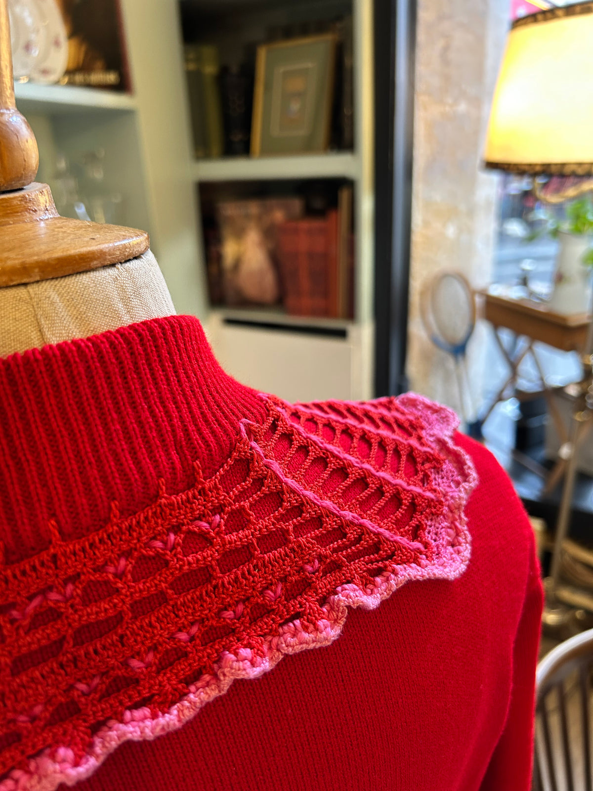 Pull encolure « Fraise » N°0004