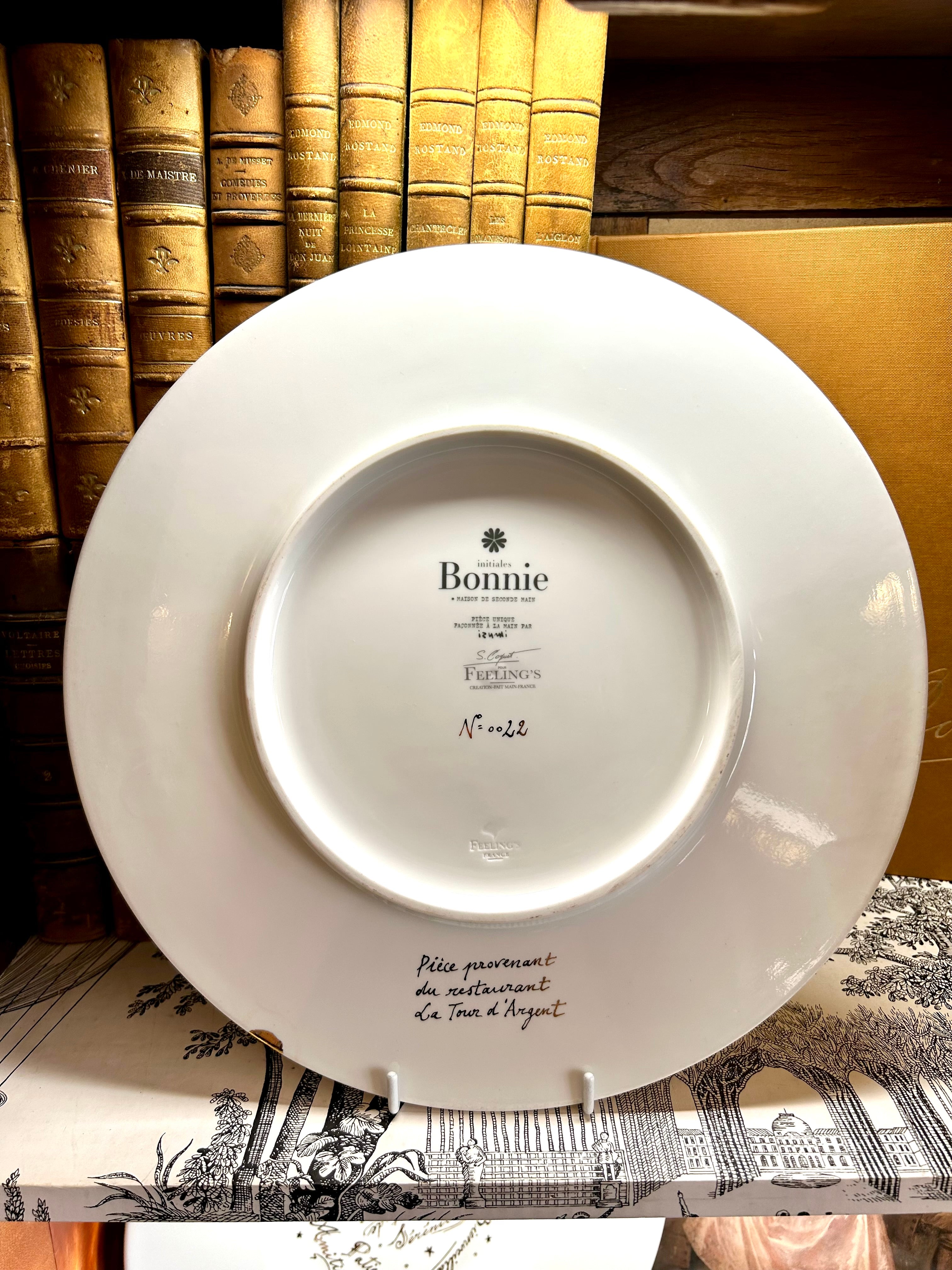 Assiette plate du restaurant La Tour d’Argent - N°0022